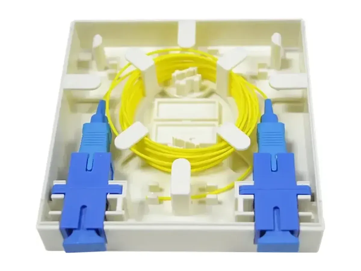 DYS FTTH-006 terminal box with SC connectors for fiber-to-the-home distribution