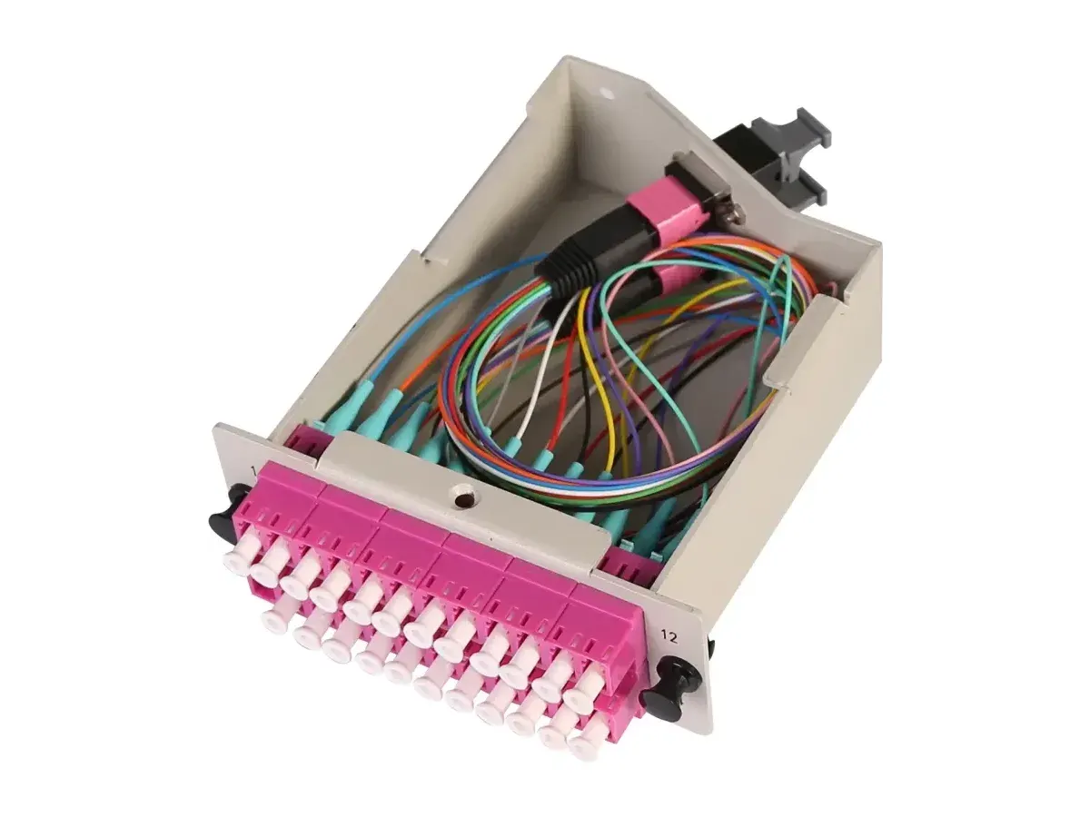 DYS MPO/MTP cassette with pre-installed LC adapters for structured cabling
